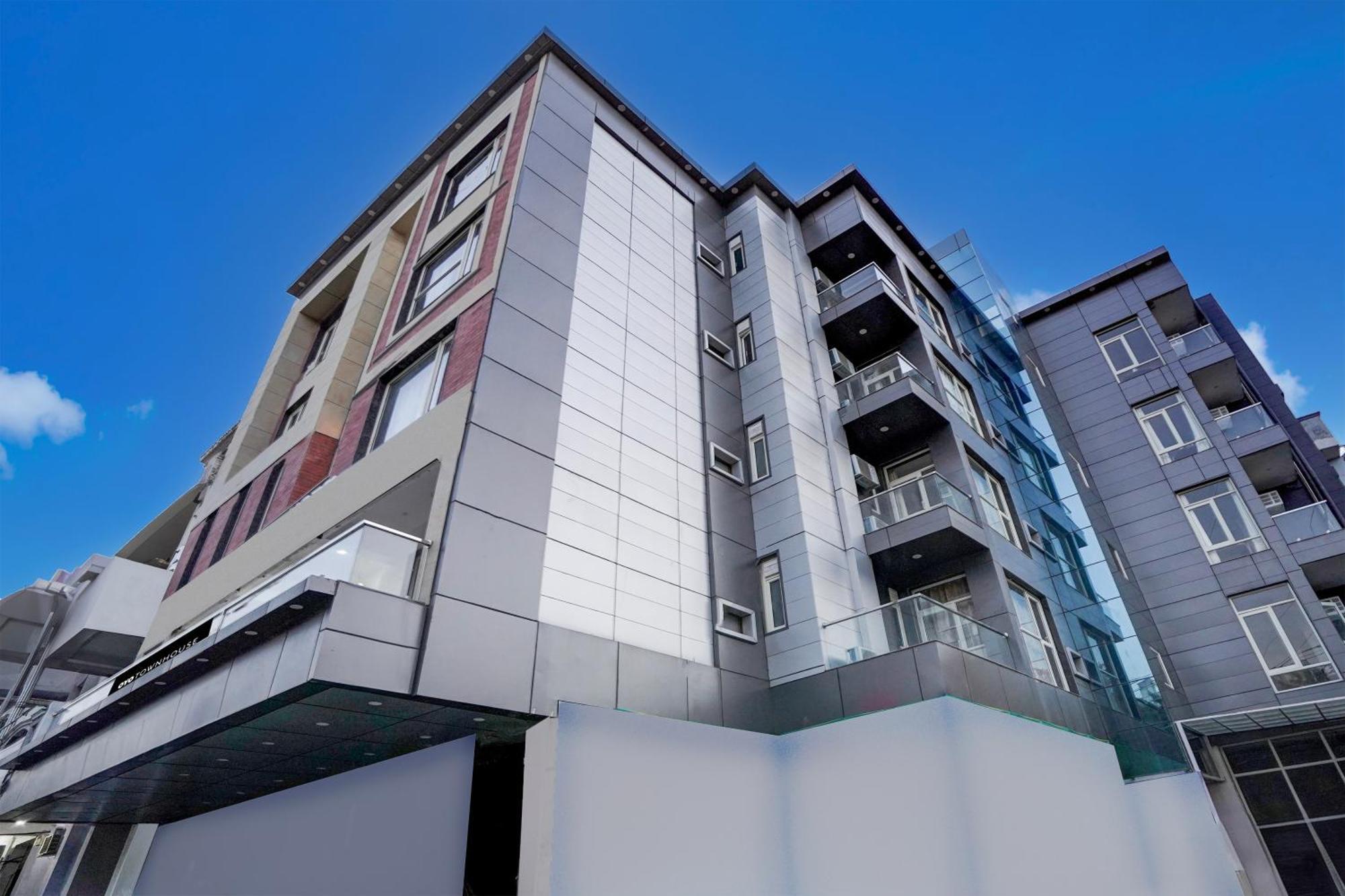 Townhouse Hotel Grand Emporio By Sbg Near Vaishali Metro Station Ghaziabad Exterior foto