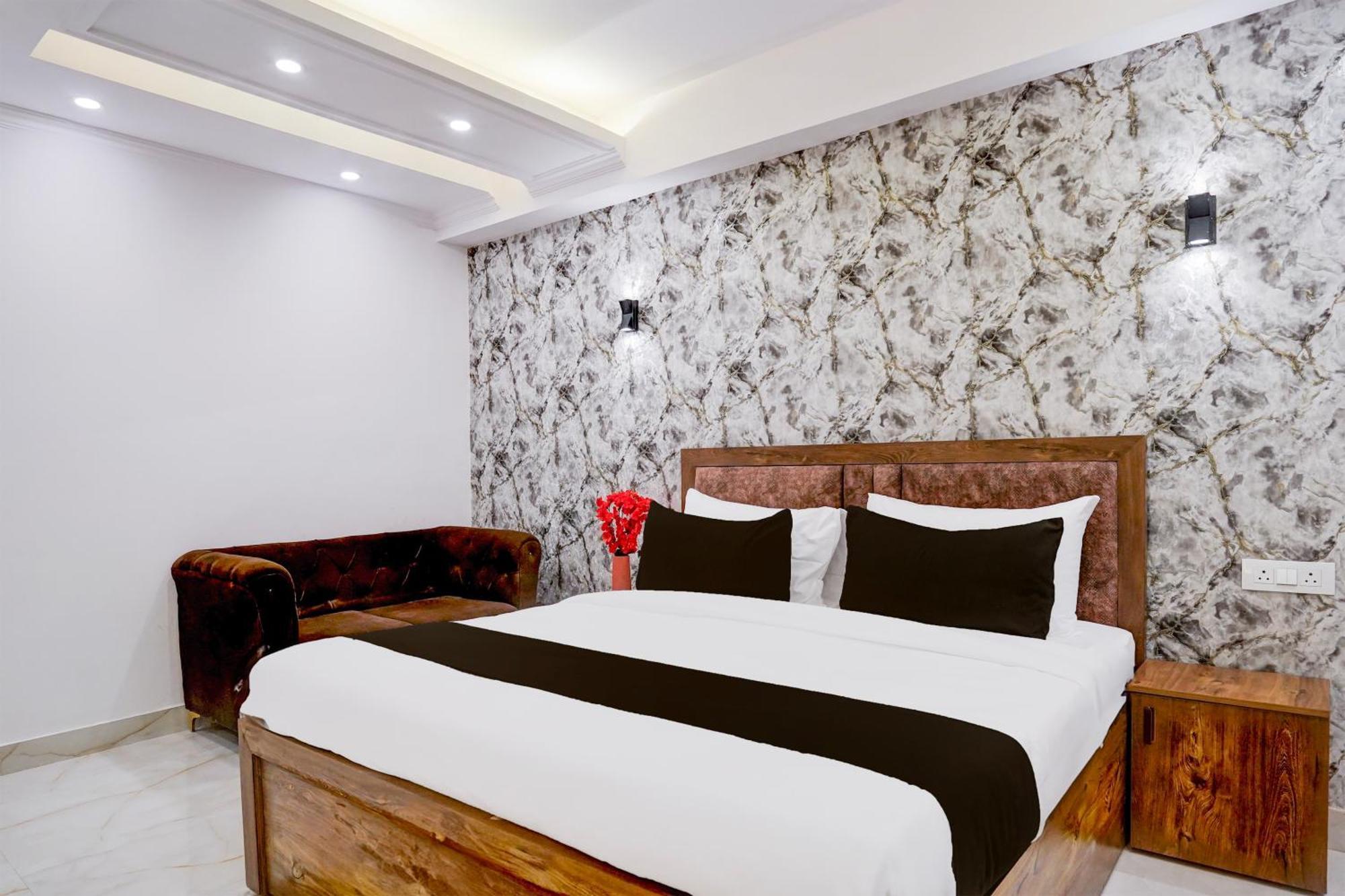Townhouse Hotel Grand Emporio By Sbg Near Vaishali Metro Station Ghaziabad Exterior foto