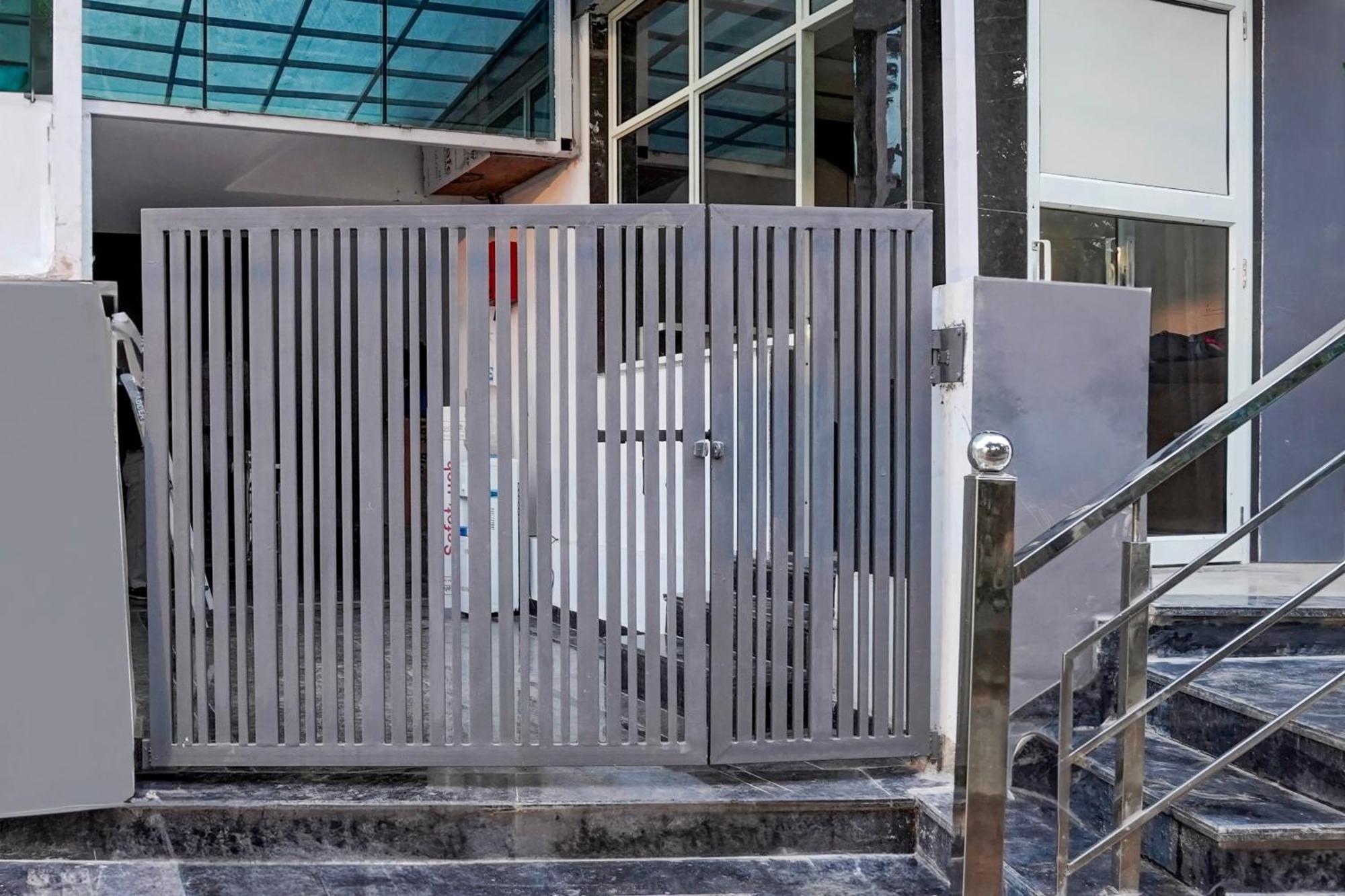 Townhouse Hotel Grand Emporio By Sbg Near Vaishali Metro Station Ghaziabad Exterior foto